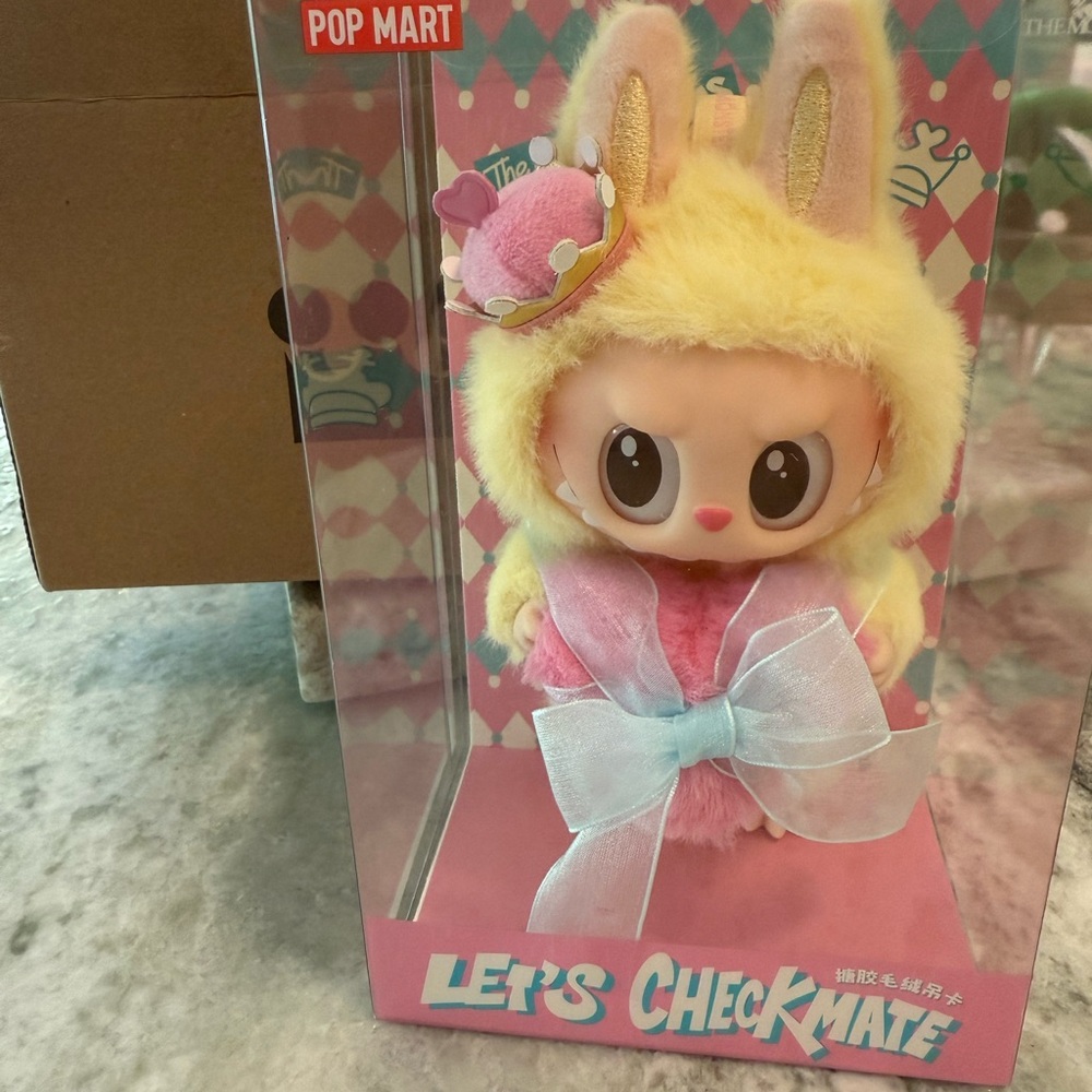 Pop Mart Let's Checkmate Labubu